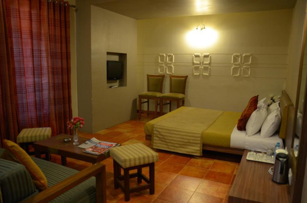 Hotel Chandralok Lonavala Habitación foto